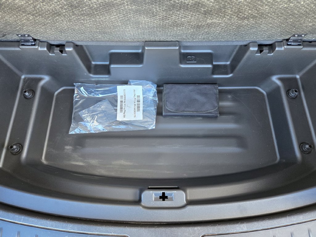 Used 2020 Buick Enclave Premium w/ Sun and Sites Package FWD image 23