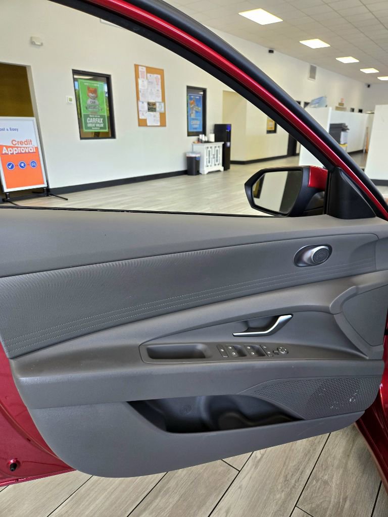 Used 2024 Hyundai Elantra SEL image 14