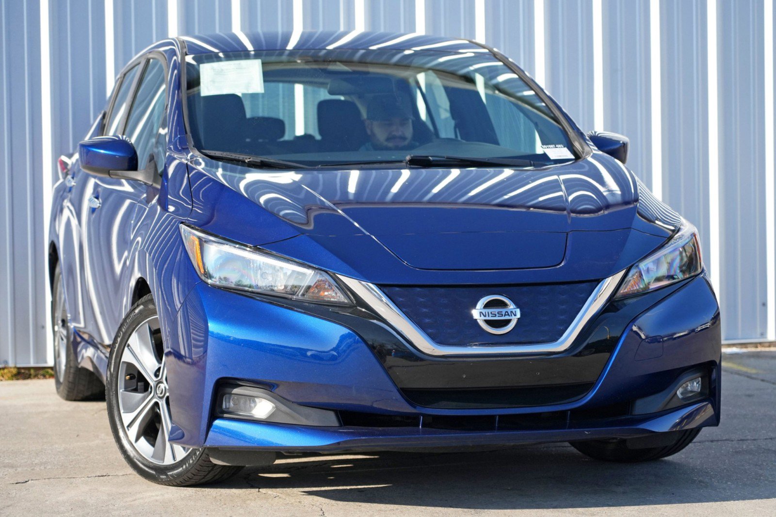 Used 2021 Nissan Leaf SV image 2