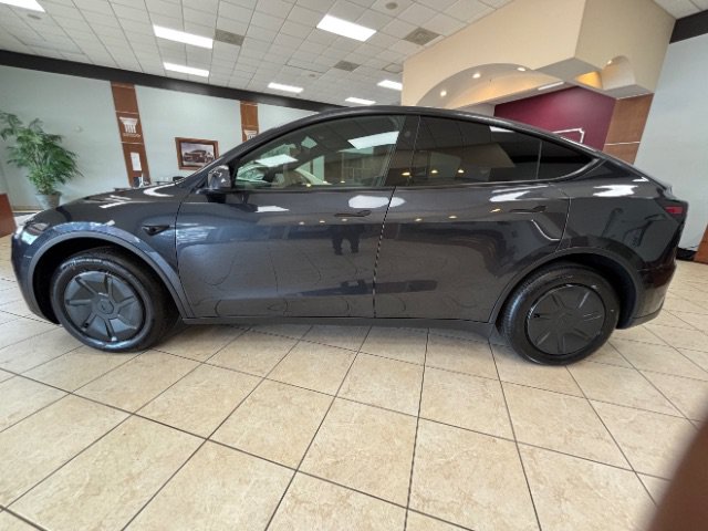 Used 2026 Tesla Model Y 2WD image 12