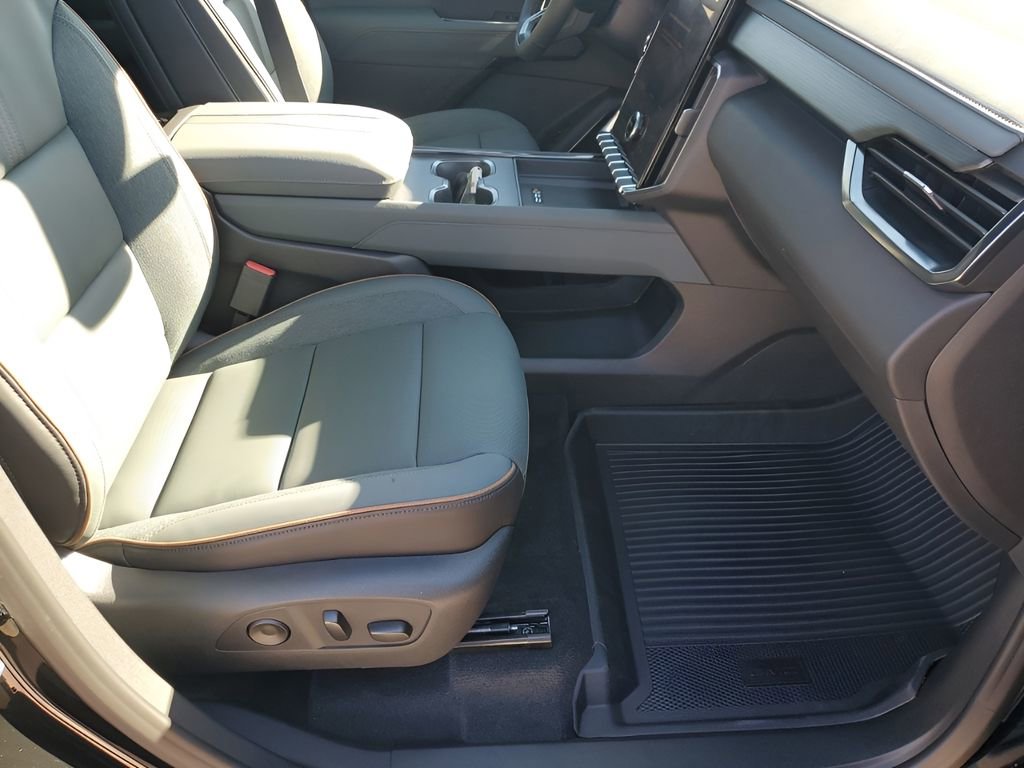 New 2026 GMC Acadia AT4 w/ Luxury Package image 16