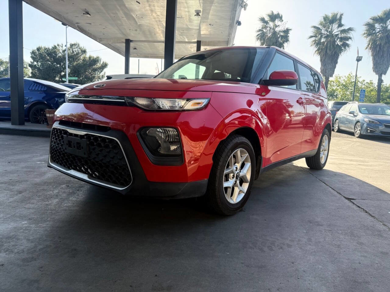 Used 2020 Kia Soul S FWD image 2