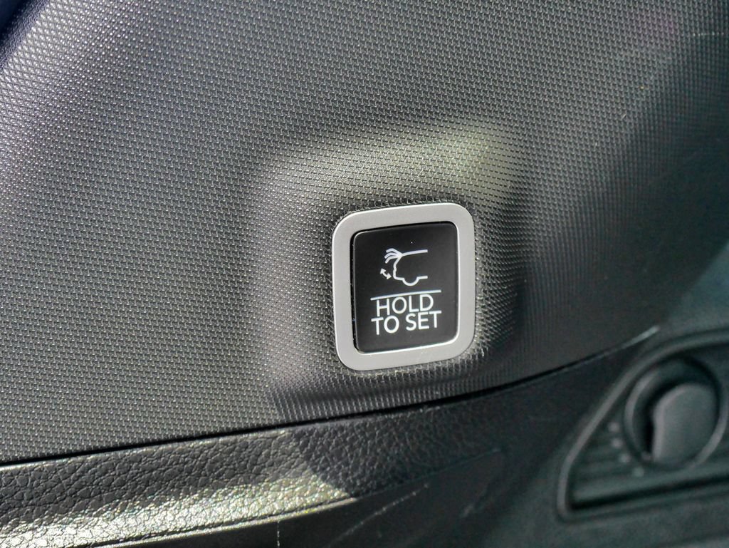 Used 2023 Jeep Grand Cherokee Altitude AWD/4WD image 18