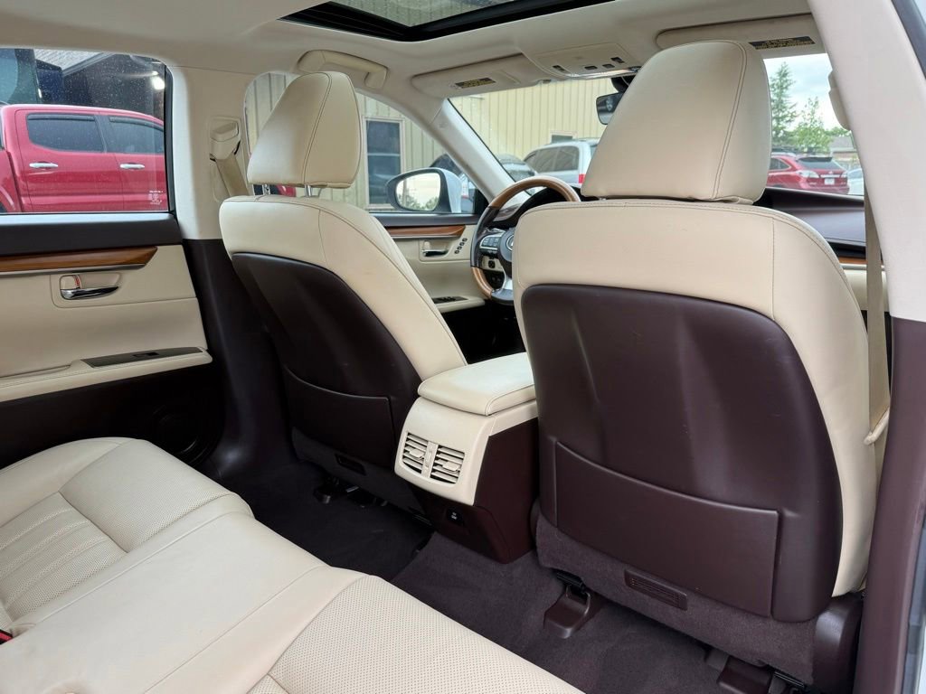 Used 2017 Lexus ES 300h w/ Luxury Package FWD image 18
