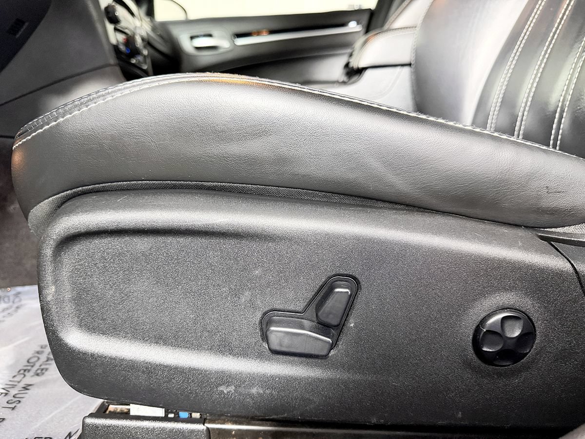 Used 2017 Chrysler 300 S RWD image 31