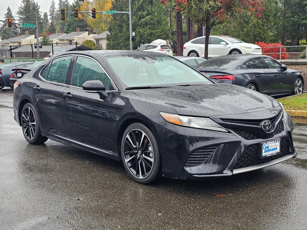 Used 2019 Toyota Camry XSE image 3