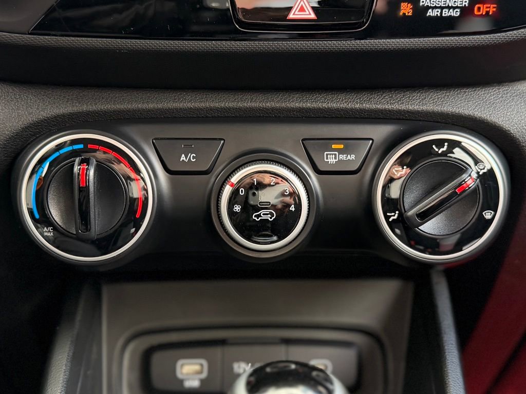 Used 2023 Hyundai Venue SE image 12