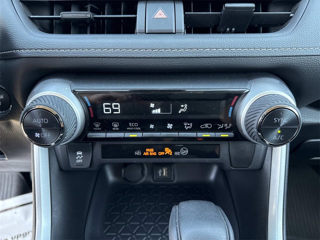 Used 2025 Toyota RAV4 XLE image 20