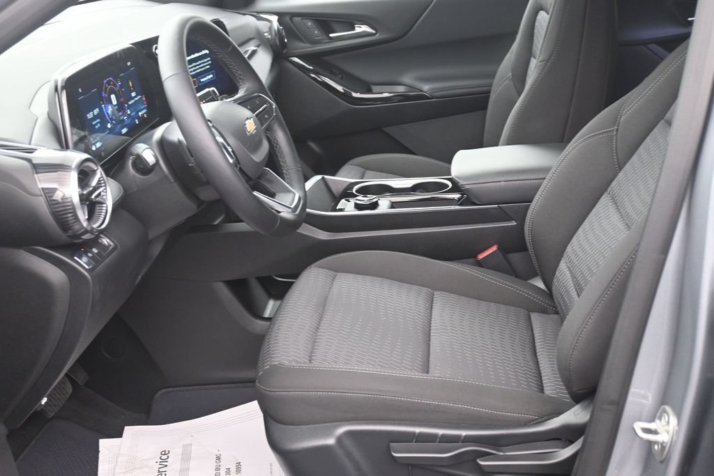 Used 2026 Chevrolet Equinox LT w/ Safety and Technology Package FWD image 10