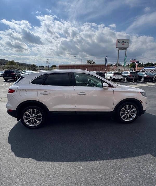 Used 2017 Lincoln MKC Select w/ Select Plus Package FWD image 9