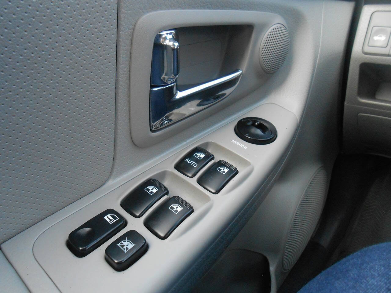 Used 2009 Kia Spectra EX FWD image 12