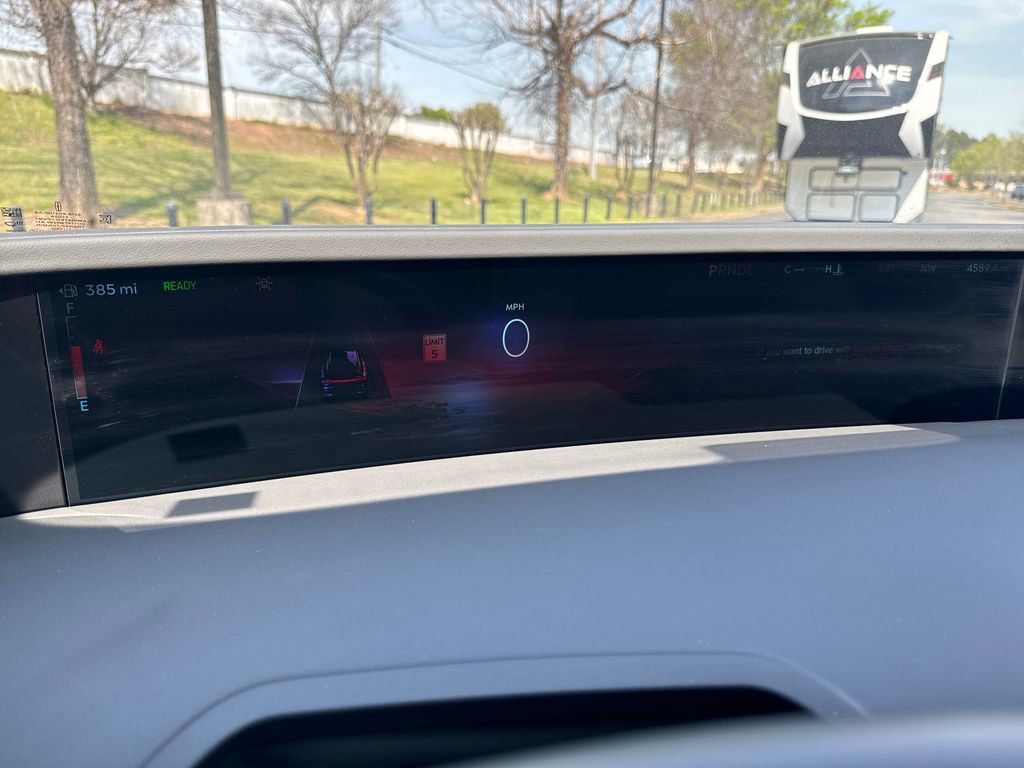 Used 2025 Lincoln Nautilus Reserve image 13