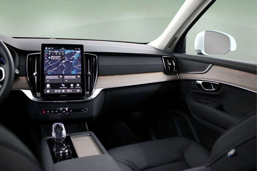 New 2025 Volvo XC90 T8 Core w/ Protection Package image 28