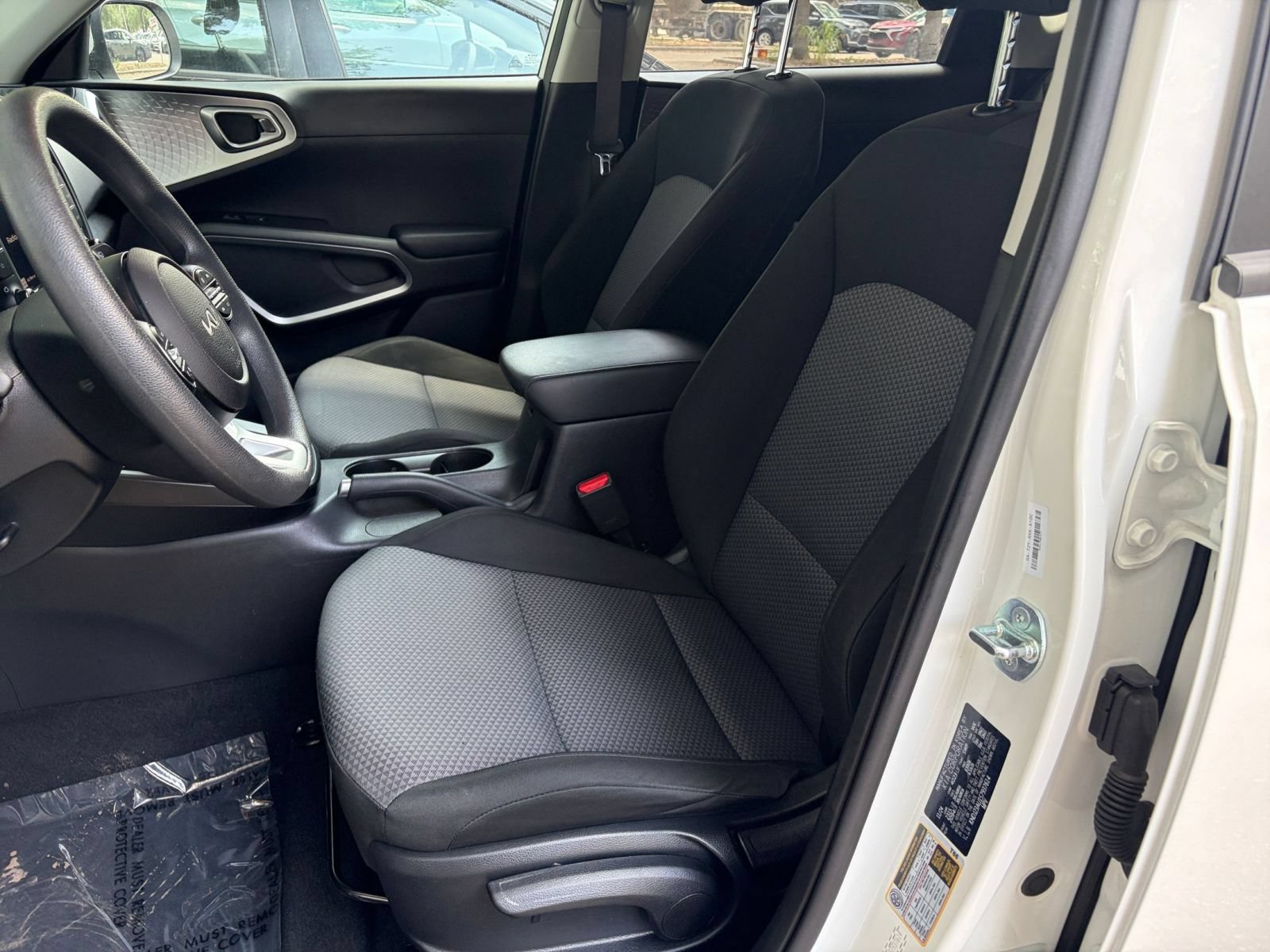 Used 2025 Kia Soul LX w/ LX Technology Package FWD image 24
