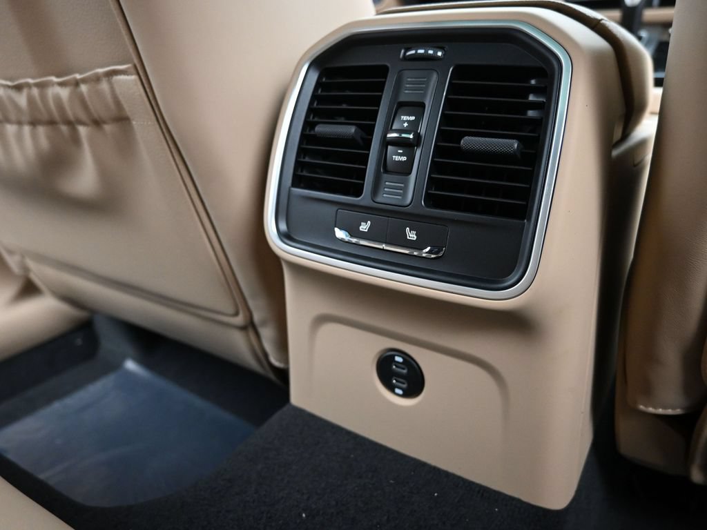 Certified 2026 Porsche Macan AWD/4WD image 23