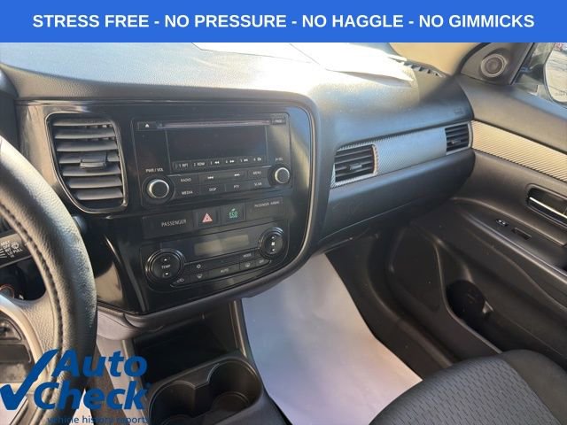 Used 2014 Mitsubishi Outlander ES FWD image 17