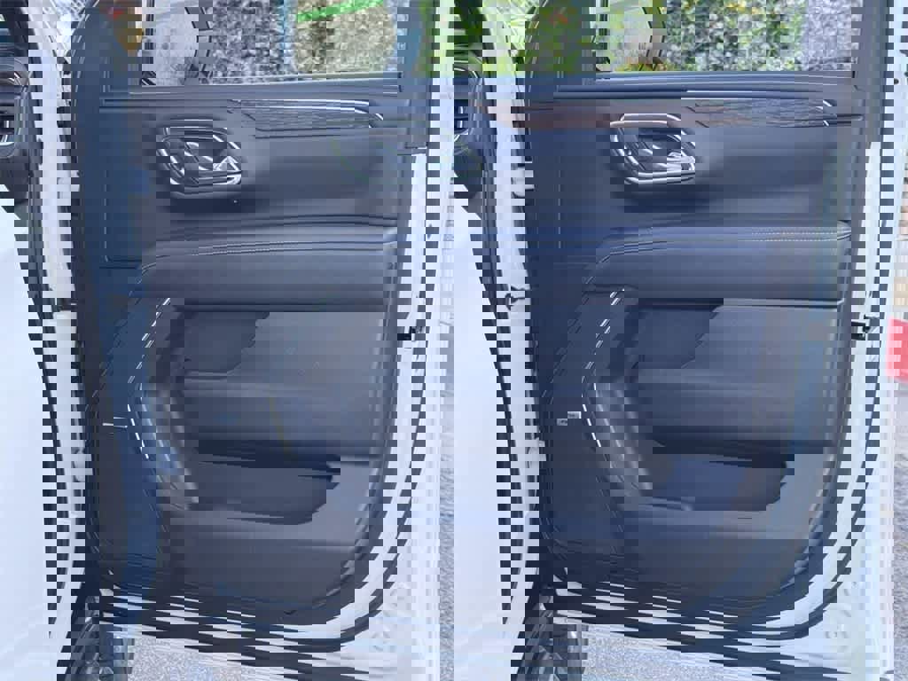 Used 2023 Chevrolet Suburban Premier image 41