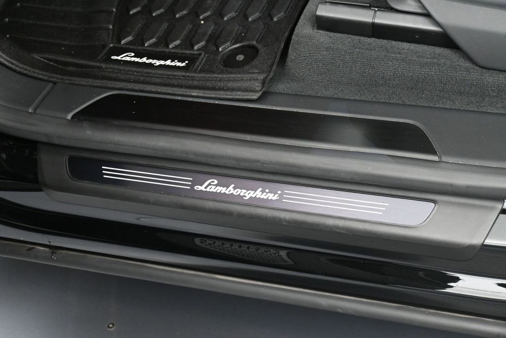 Used 2024 Lamborghini Urus S AWD/4WD image 16