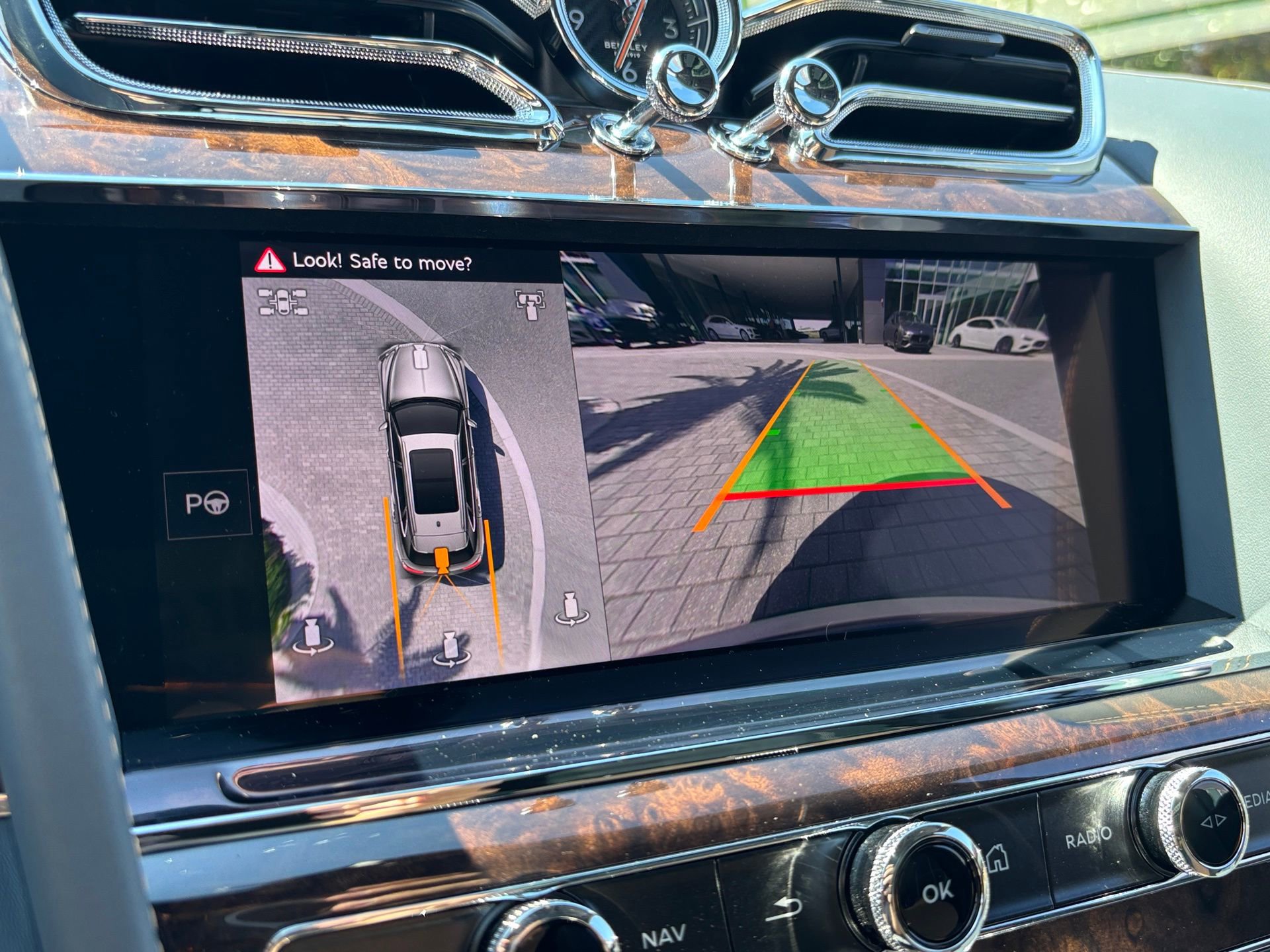 New 2025 Bentley Bentayga Extended Wheelbase image 50