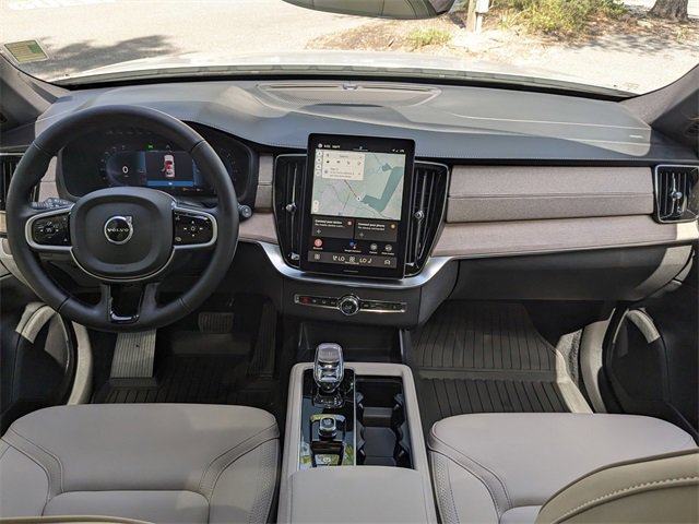 New 2025 Volvo XC90 B6 Plus w/ Protection Package Premier image 16