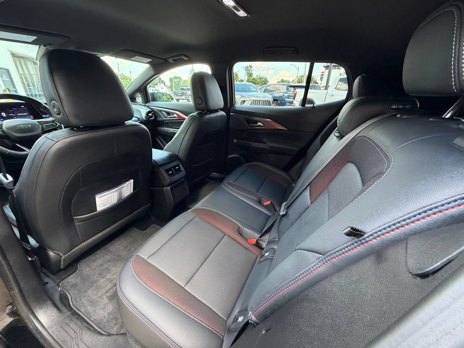 Used 2024 Chevrolet Equinox EV RS FWD image 27