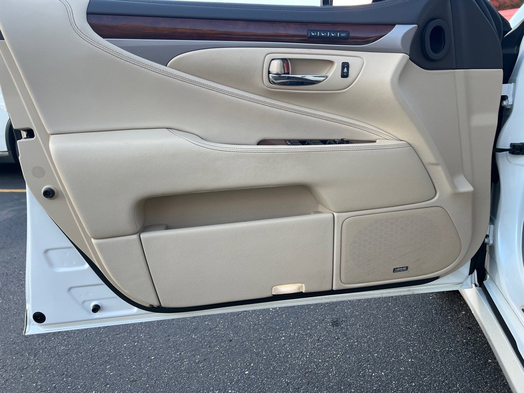 Used 2015 Lexus LS 460 image 10