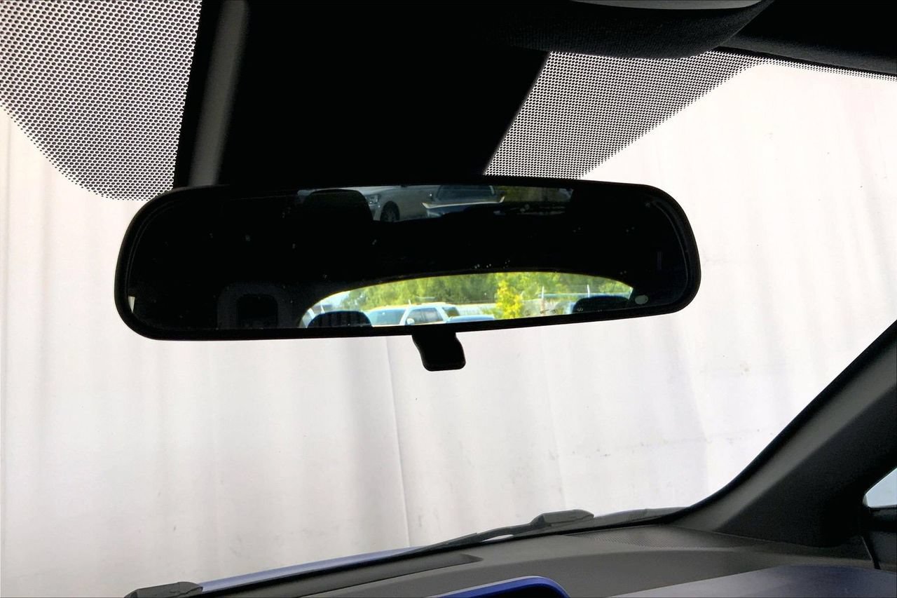 Used 2022 Toyota C-HR XLE FWD image 17