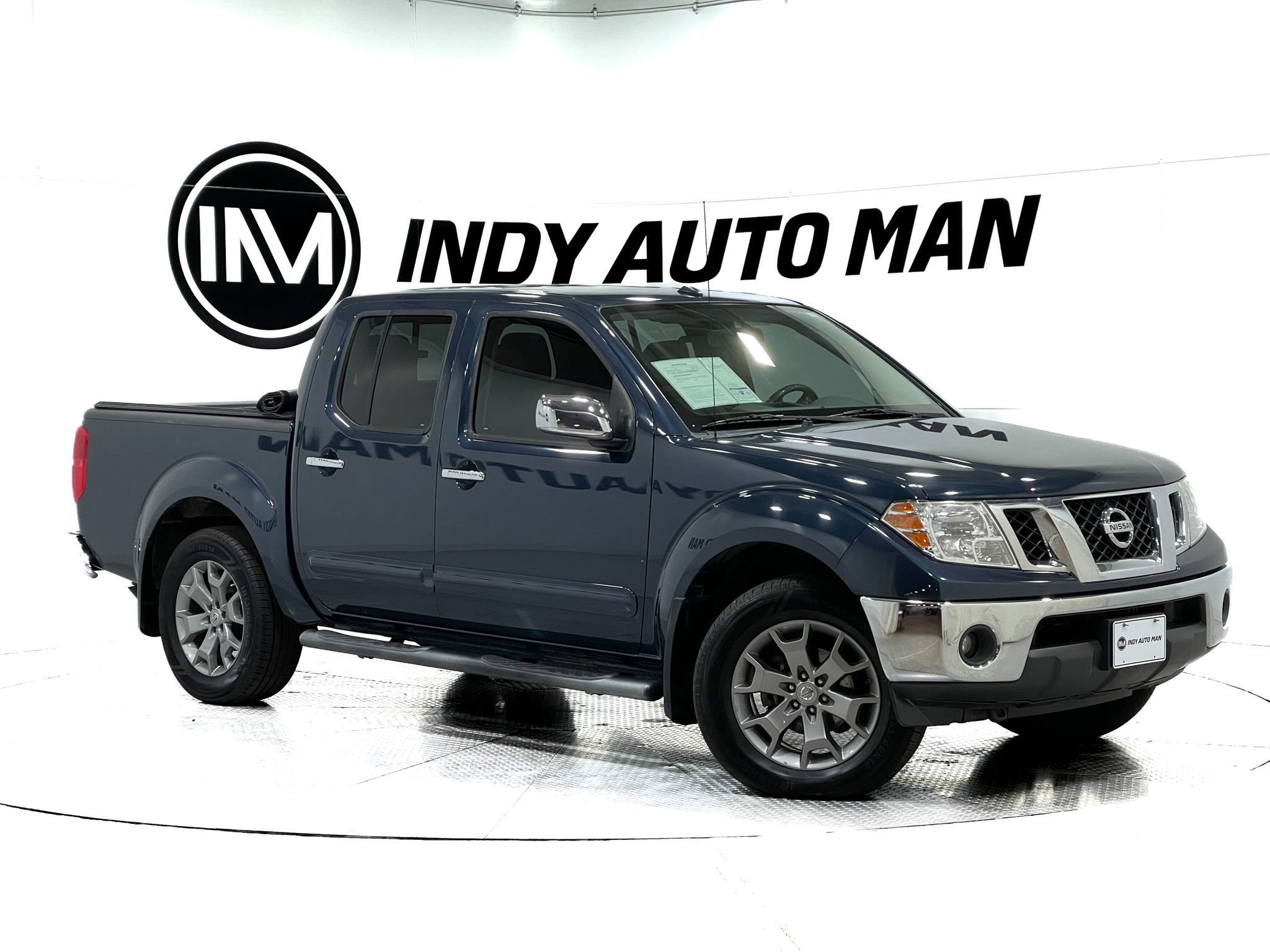 Used 2019 Nissan Frontier SL image 2