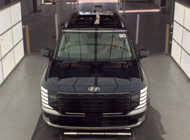 Used 2026 Hyundai Palisade Calligraphy FWD image 2