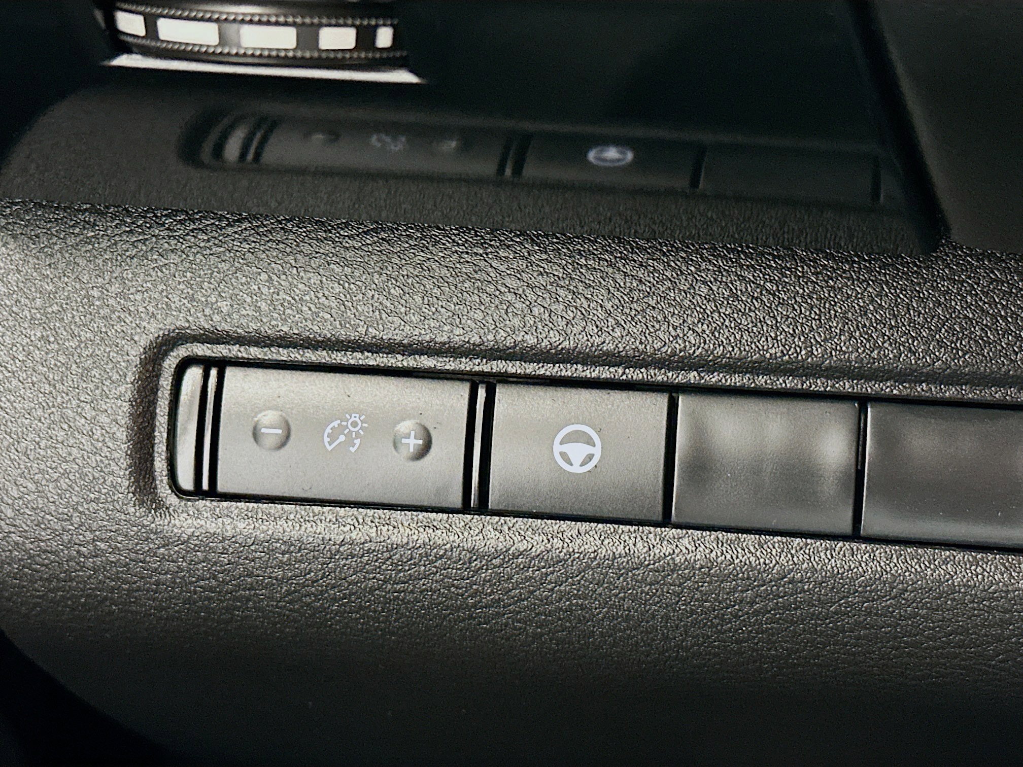 Used 2024 Nissan Pathfinder SV image 17