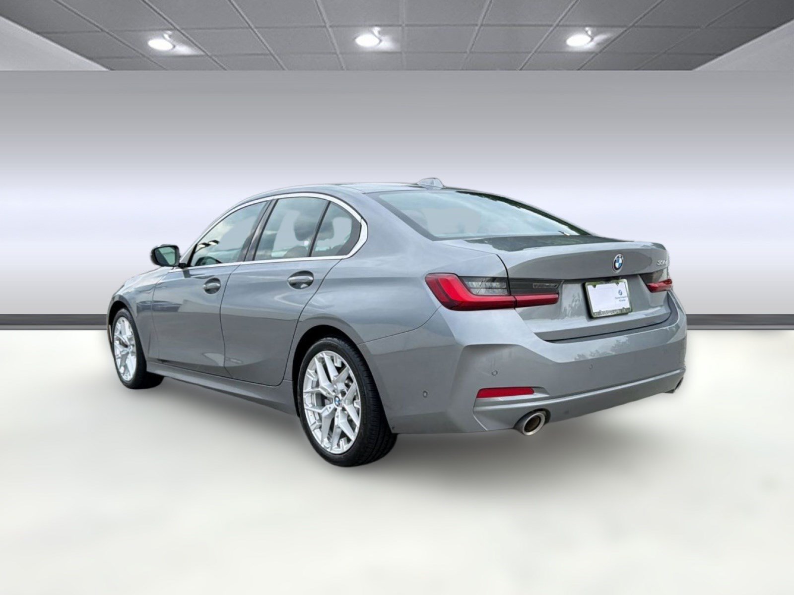 Used 2025 BMW 330i Sedan RWD image 3