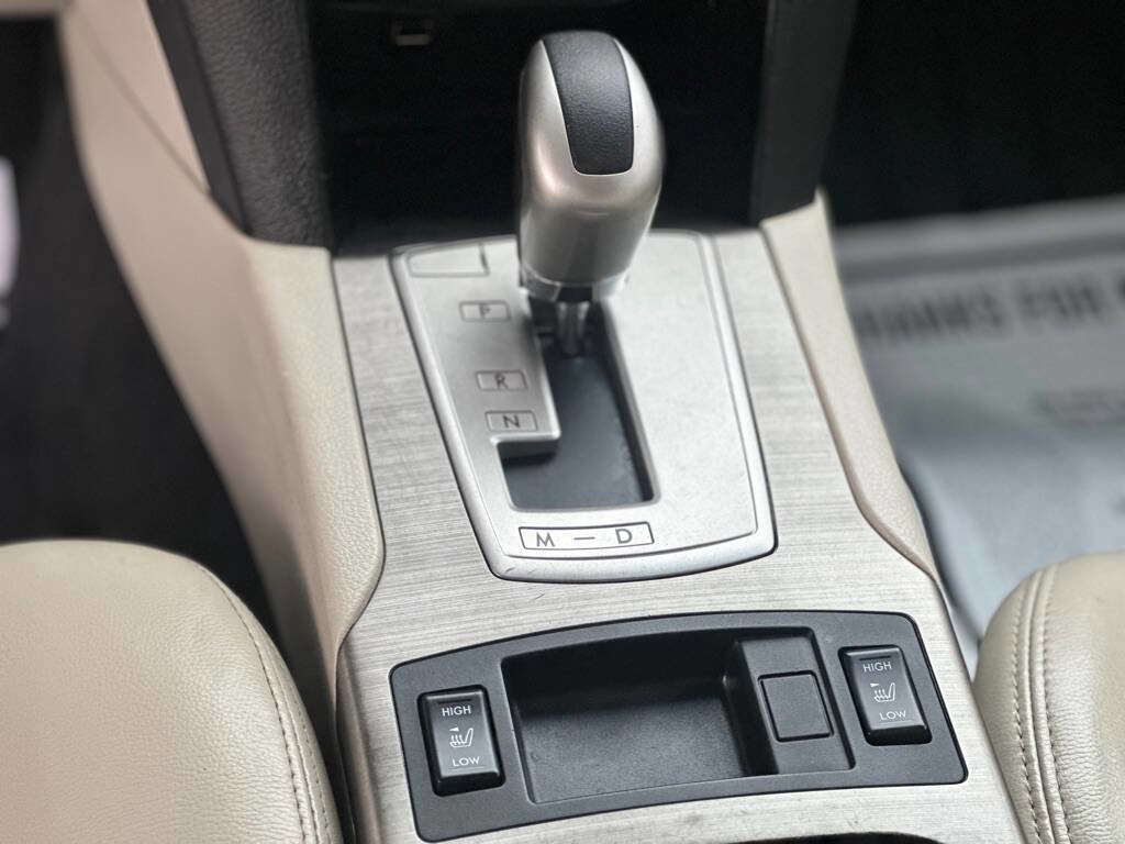 Used 2011 Subaru Outback 2.5i Limited w/ PWR Moonroof Pkg image 11