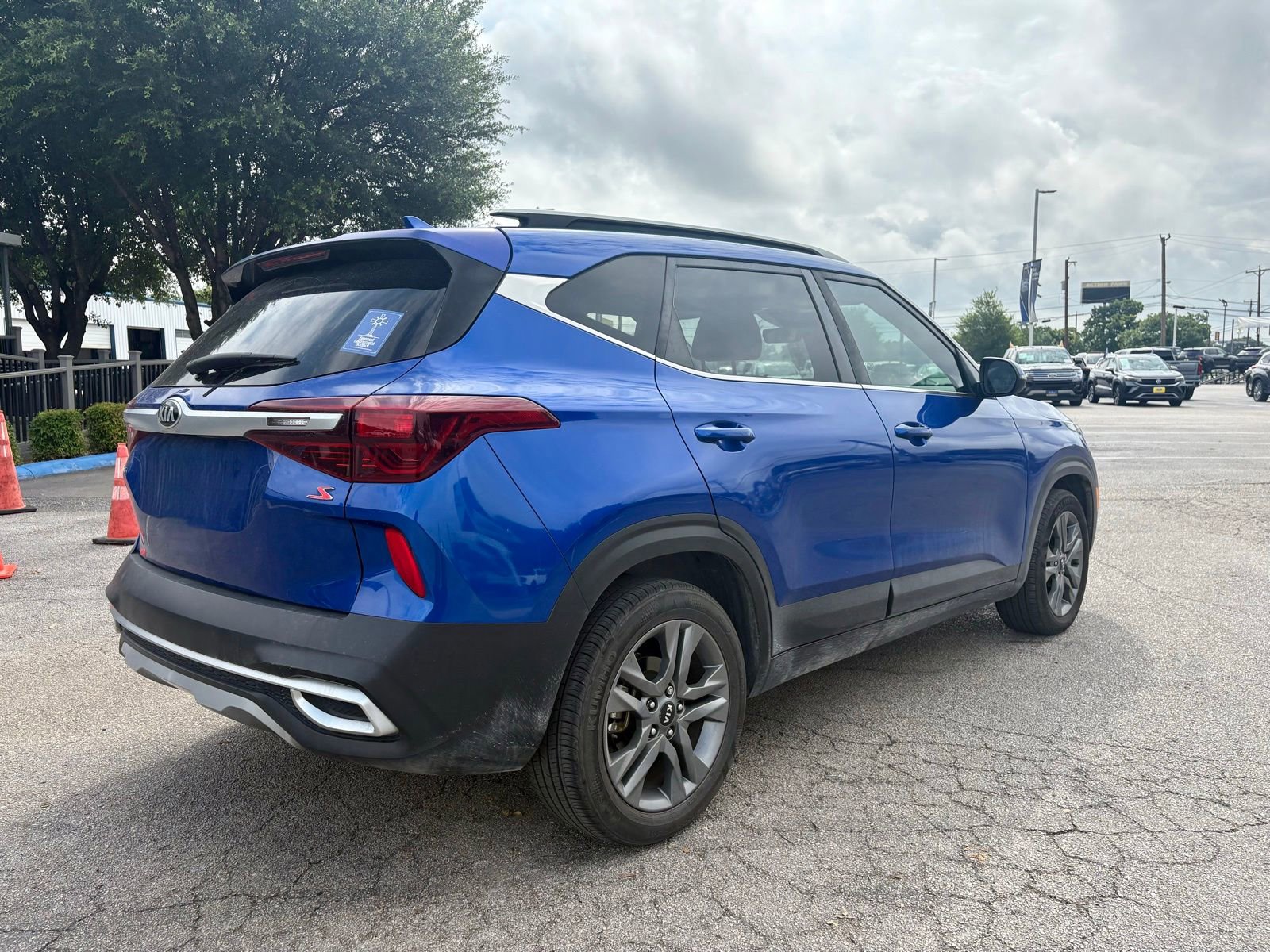 Used 2021 Kia Seltos S FWD image 3