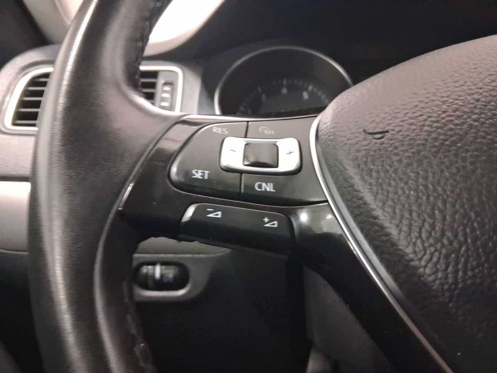 Used 2015 Volkswagen Jetta SE FWD image 16