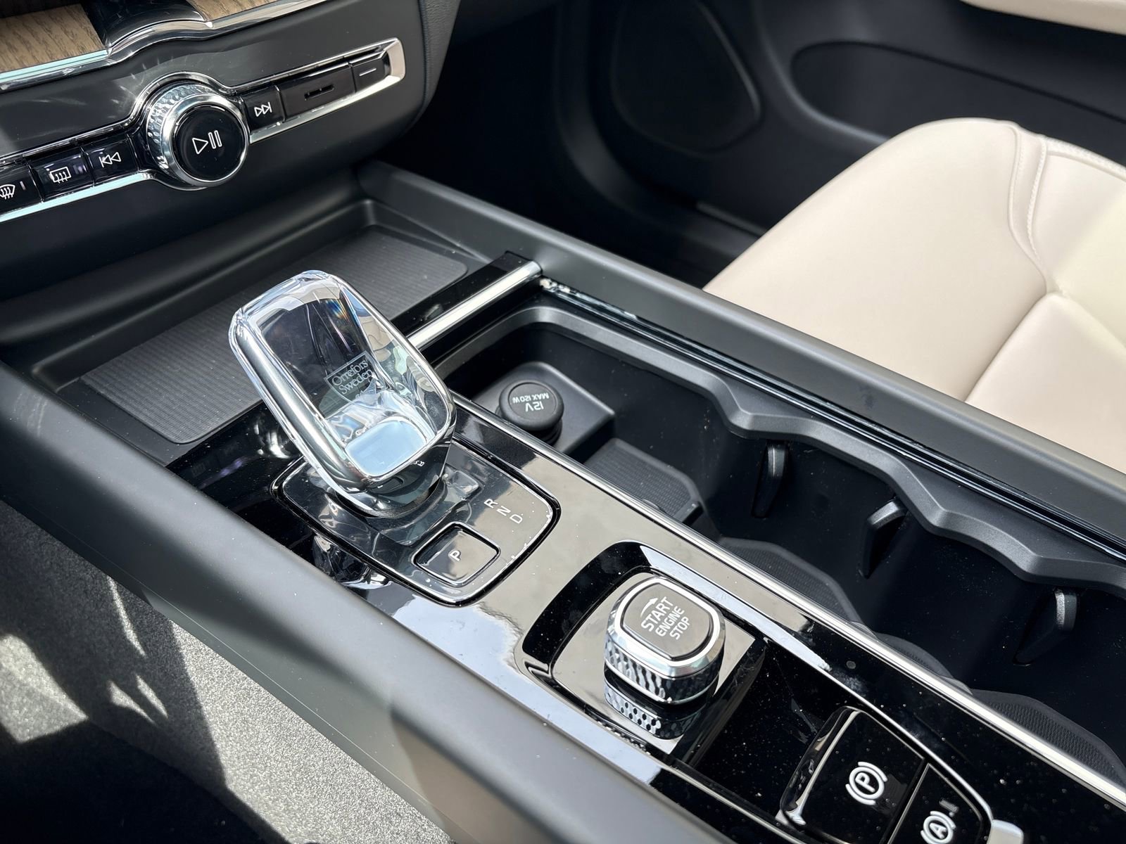 New 2026 Volvo XC60 B5 Plus w/ Protection Package Premier image 29