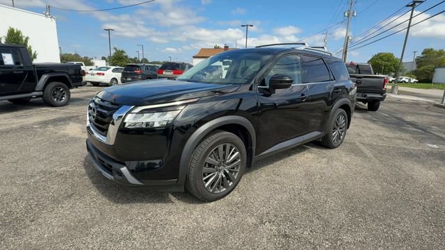 Used 2023 Nissan Pathfinder SL w/ SL Premium Package AWD/4WD image 4
