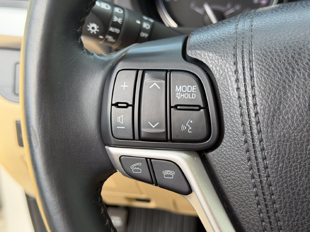 Used 2016 Toyota Highlander XLE AWD/4WD image 29