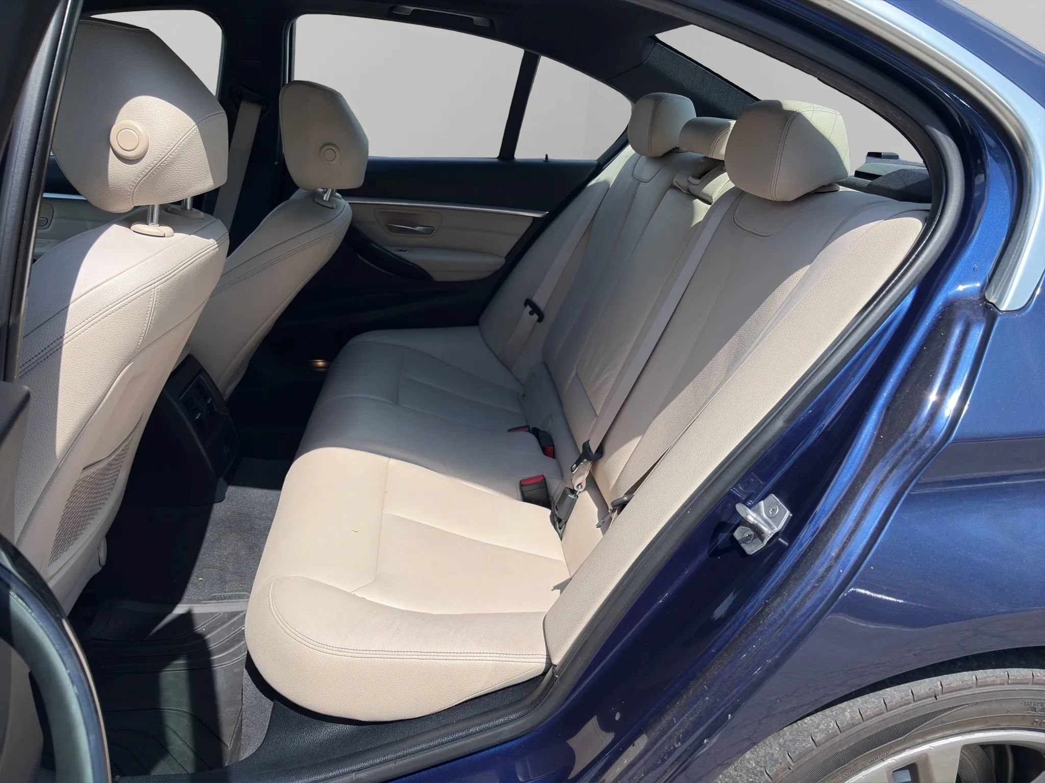 Used 2017 BMW 330i Sedan w/ Premium Package RWD image 17