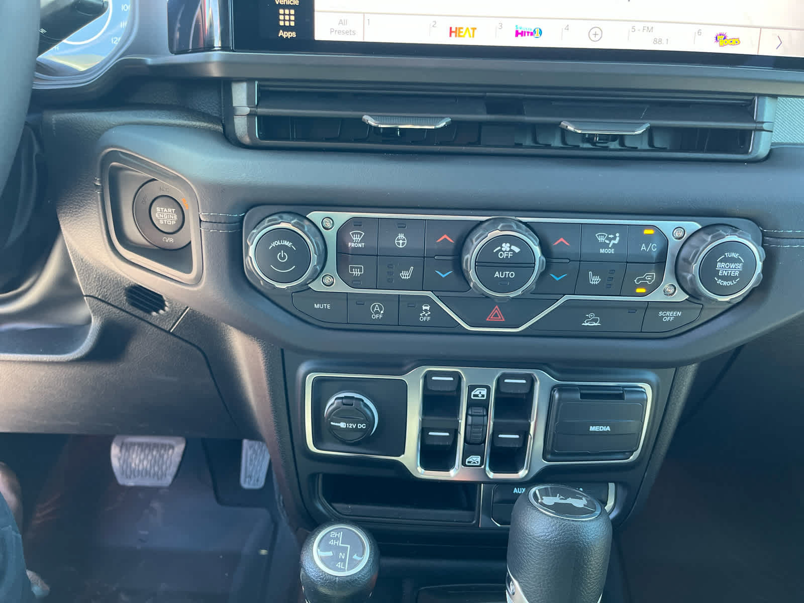 New 2026 Jeep Wrangler Unlimited Sahara AWD/4WD image 18