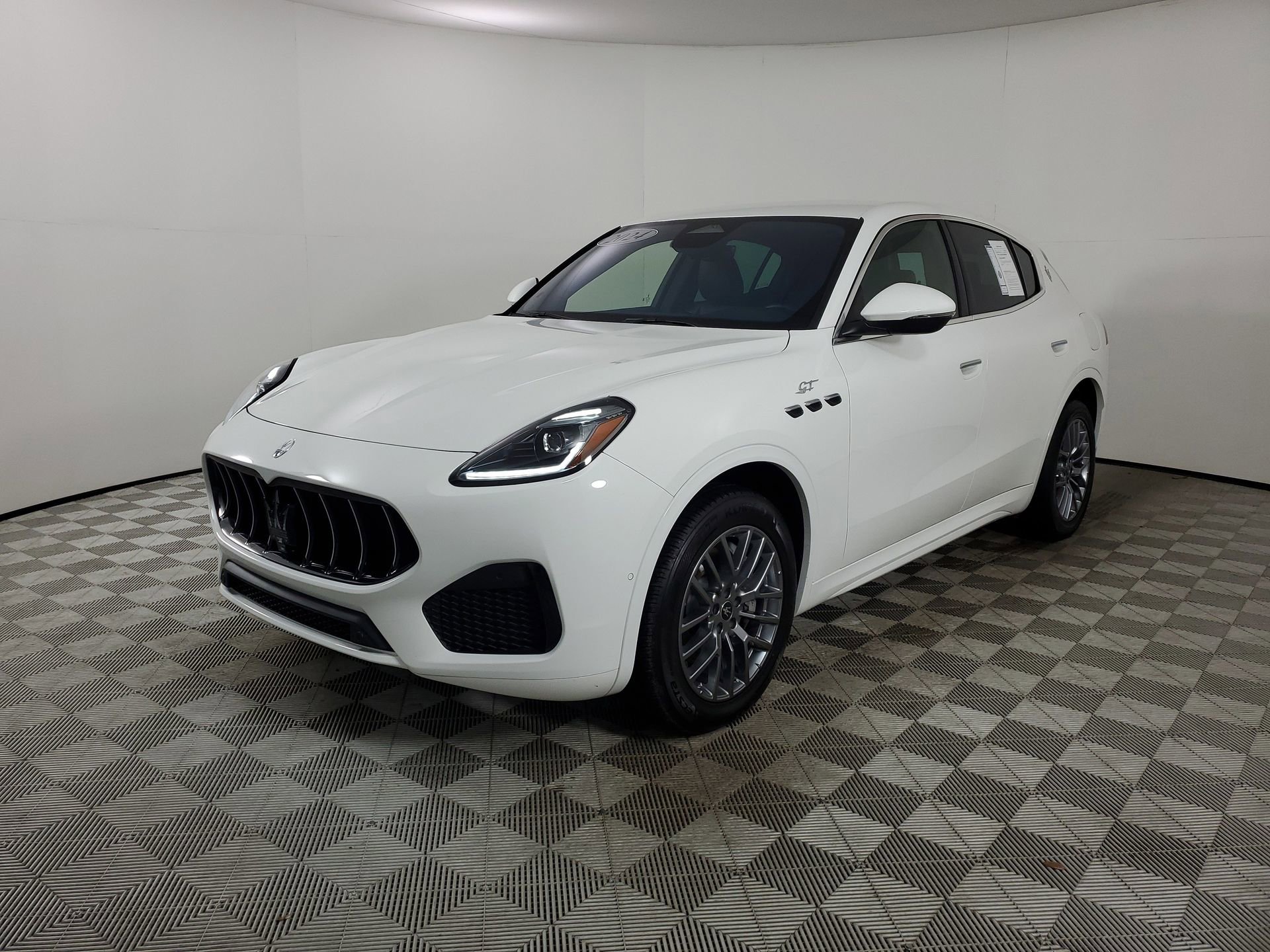 Used 2024 Maserati Grecale GT image 4