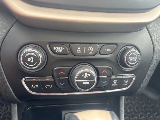 Used 2015 Jeep Cherokee Limited AWD/4WD image 22