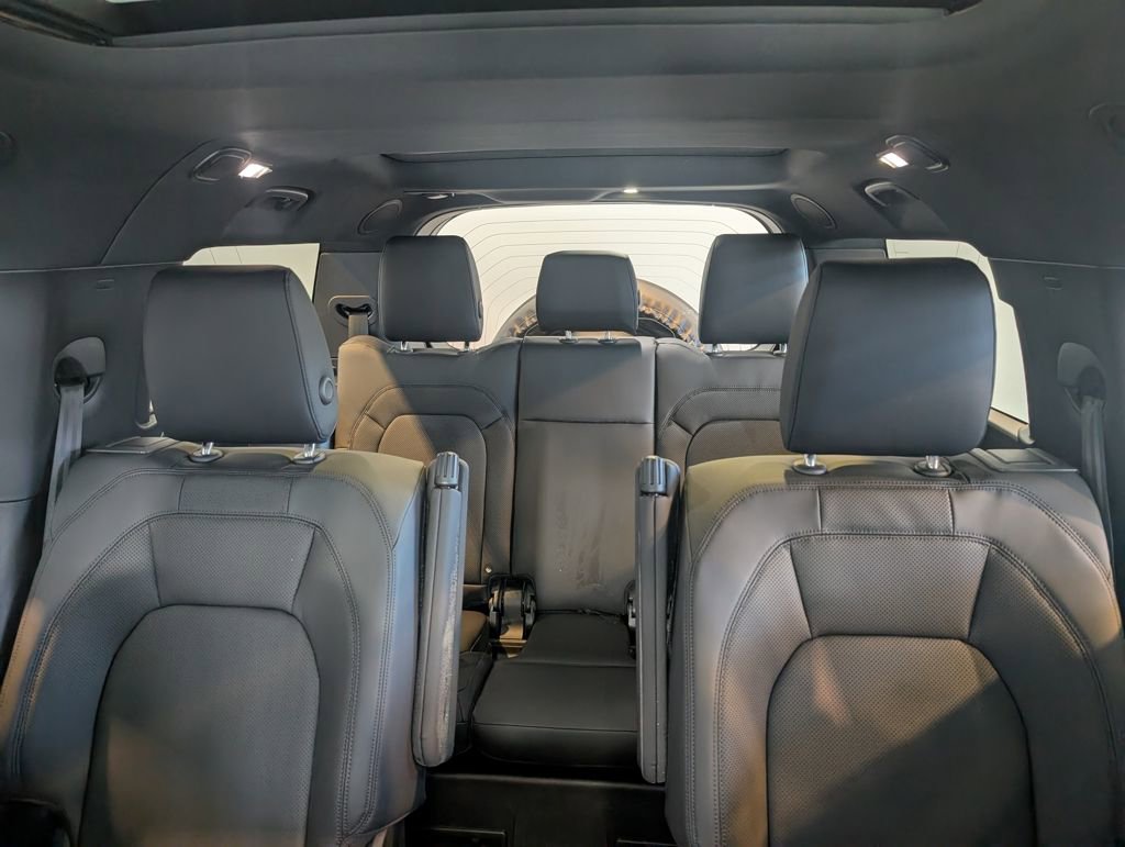 New 2026 Land Rover Defender 130 X-Dynamic SE image 29