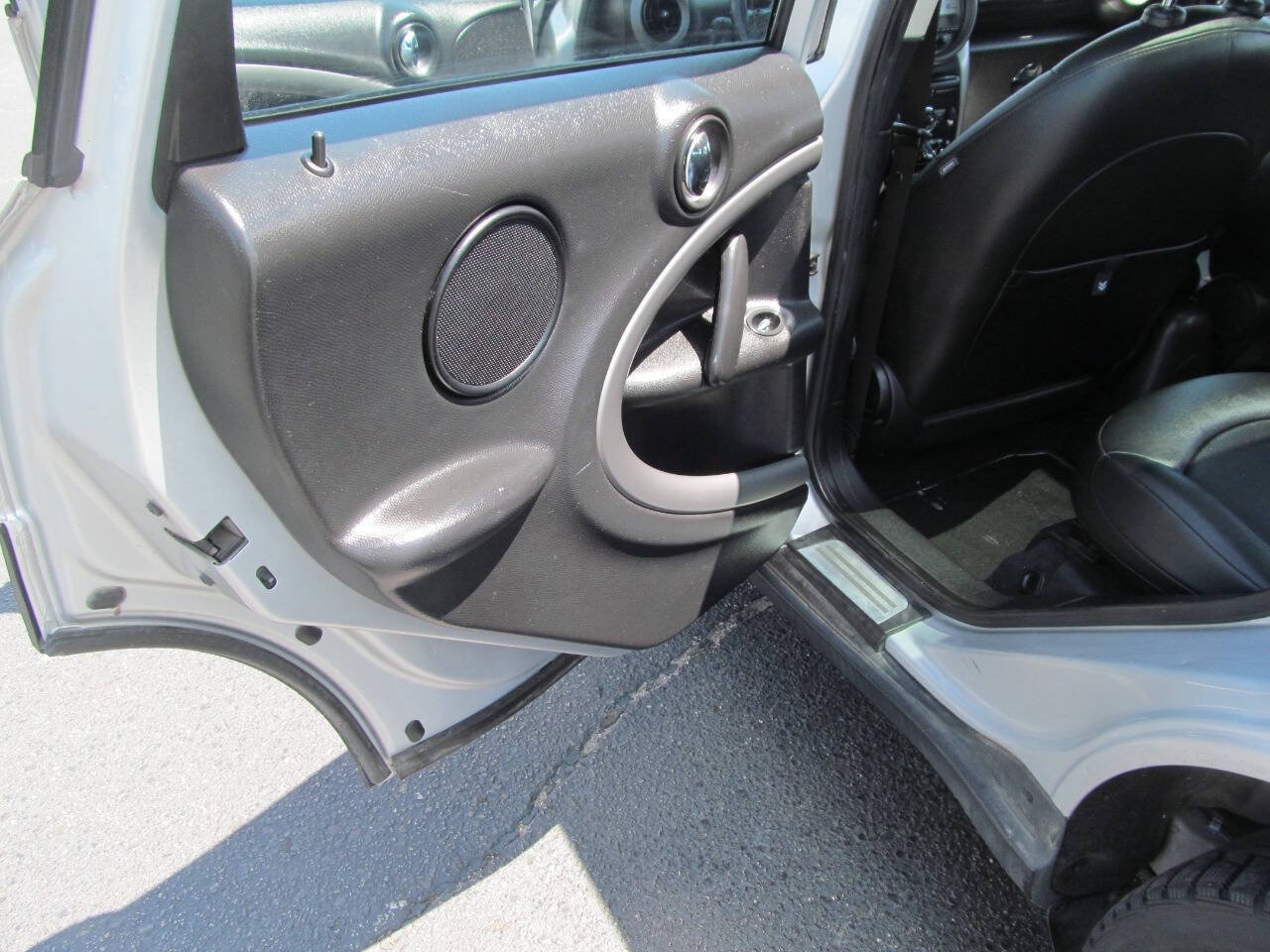 Used 2011 MINI Cooper Countryman FWD image 12