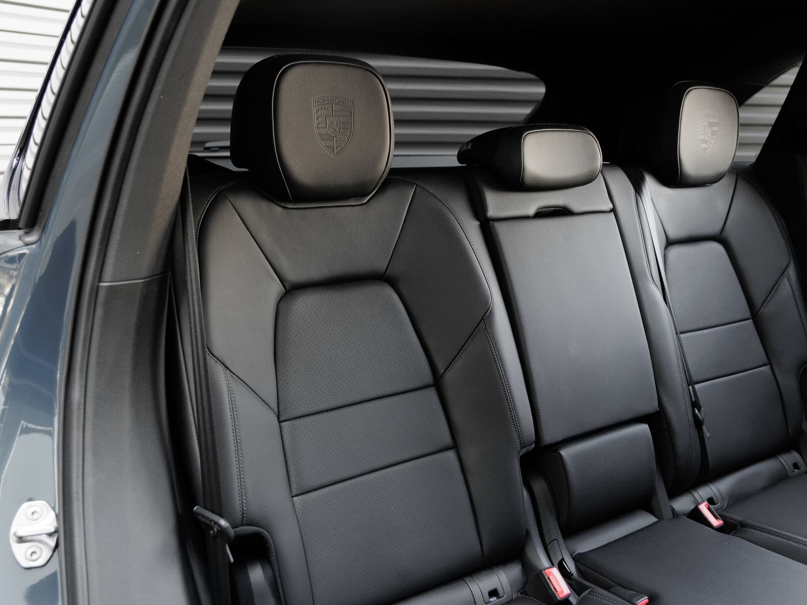 Certified 2025 Porsche Cayenne AWD/4WD image 33