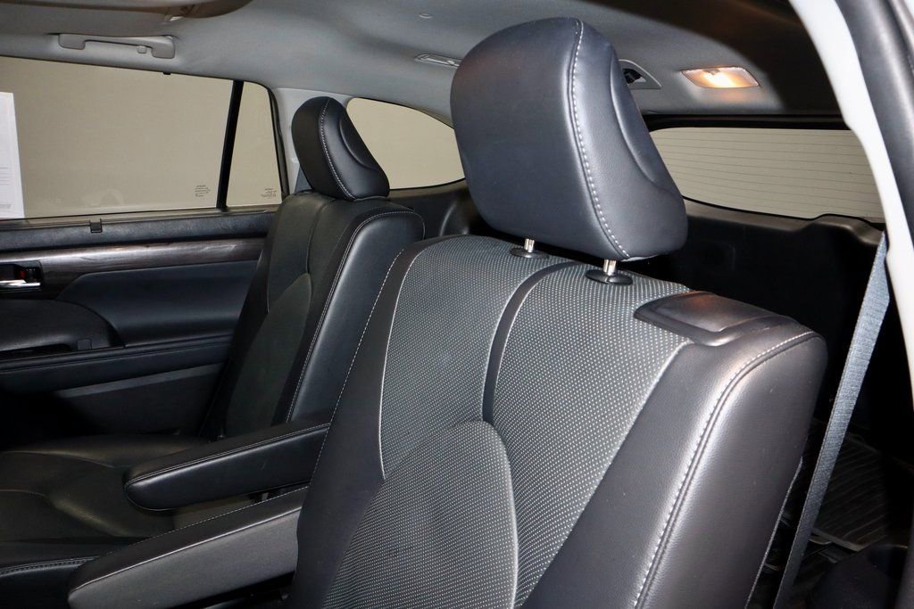 Used 2022 Toyota Highlander Limited image 23
