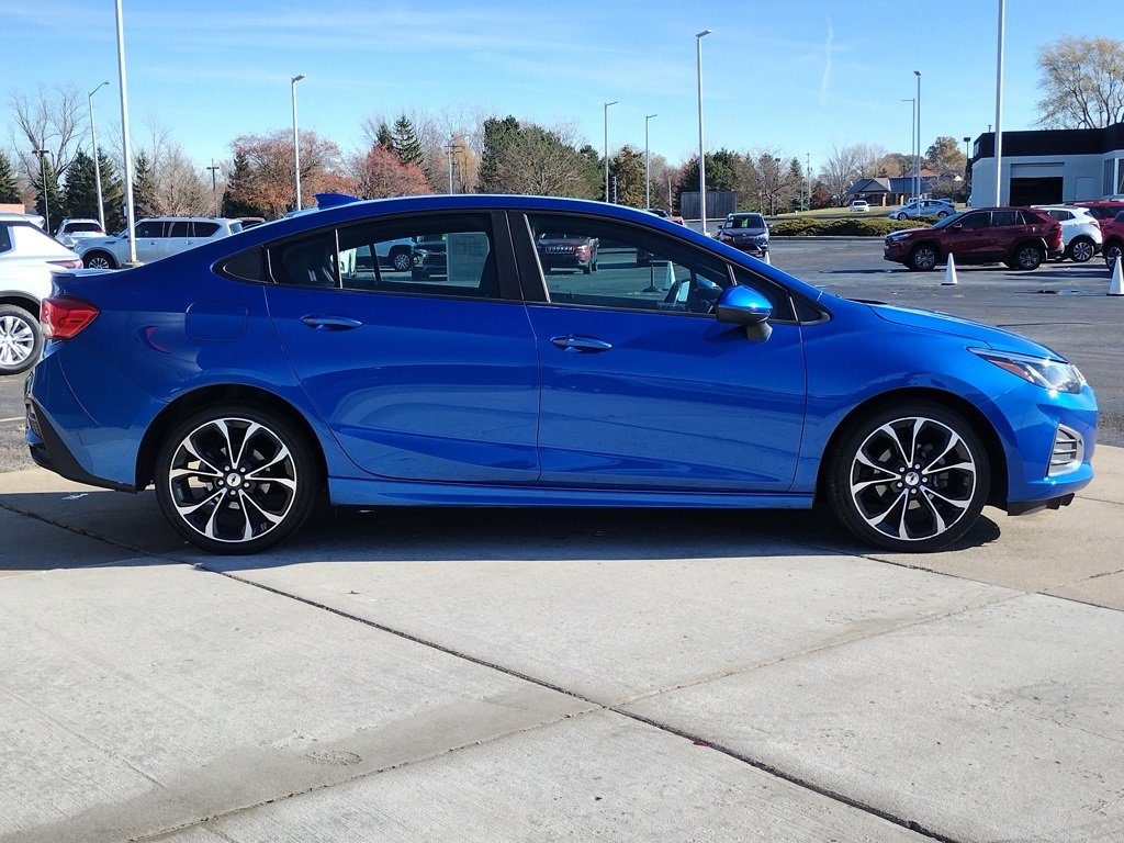 Used 2019 Chevrolet Cruze Premier image 12