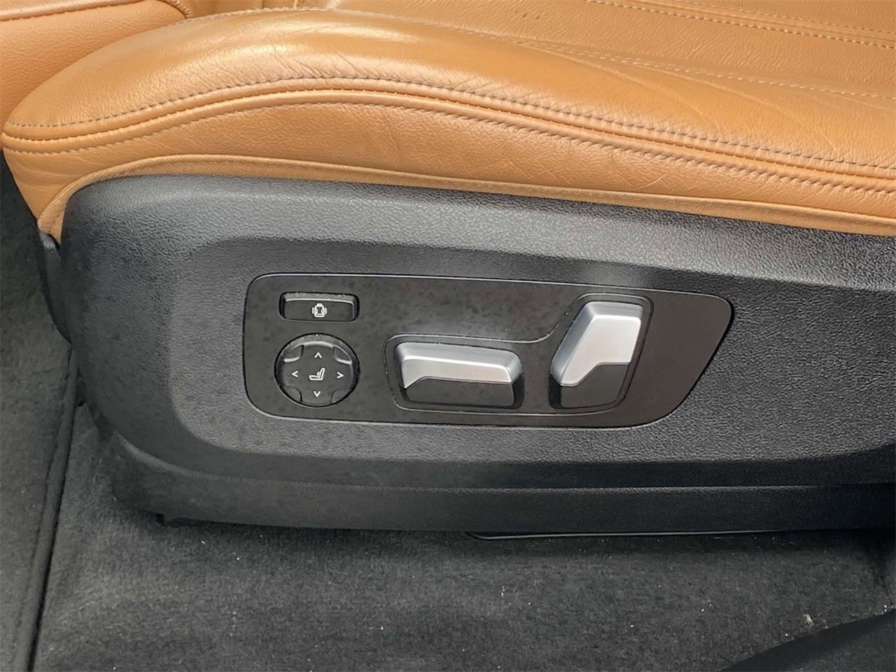 Used 2021 BMW X5 xDrive40i w/ Convenience Package image 17