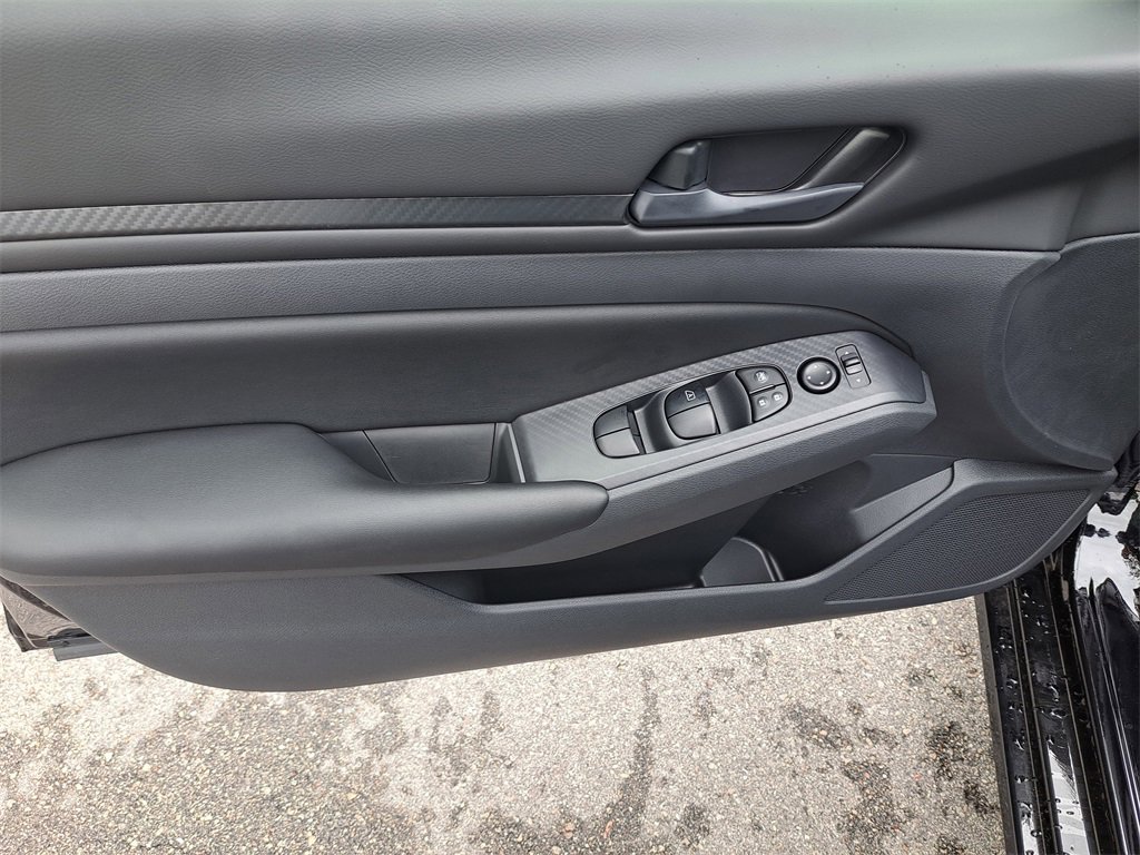Used 2025 Nissan Altima 2.5 S image 14