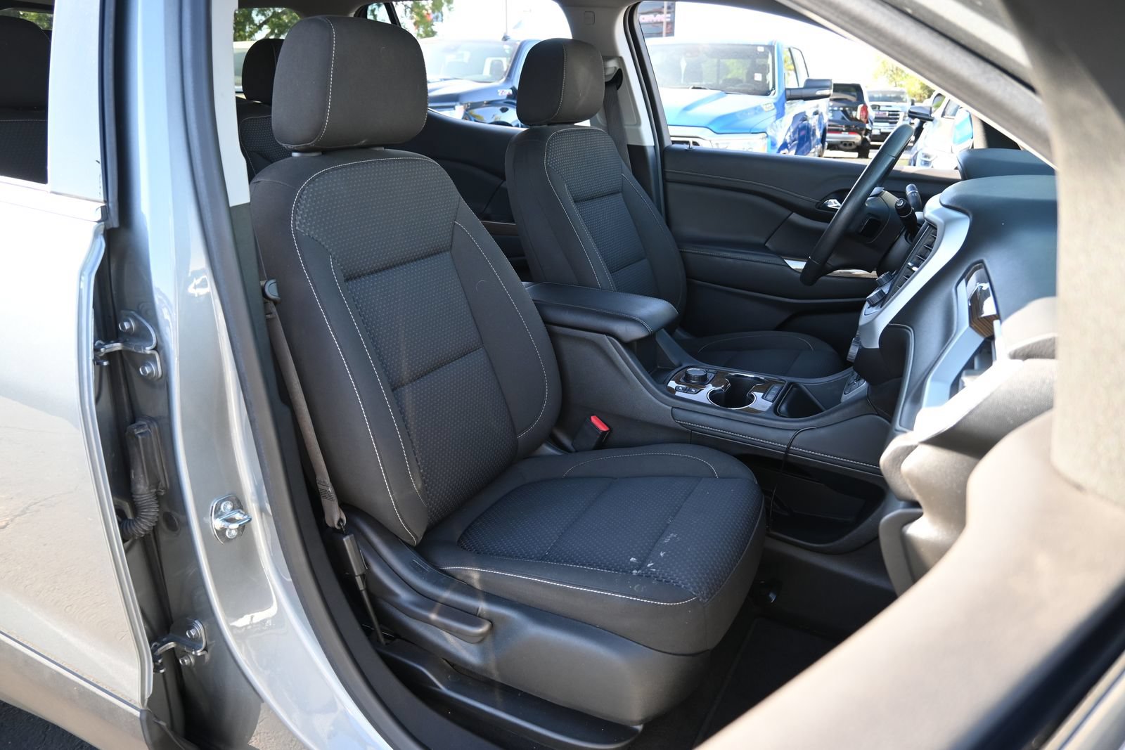 Used 2023 GMC Acadia SLE w/ Driver Convenience Package FWD image 27