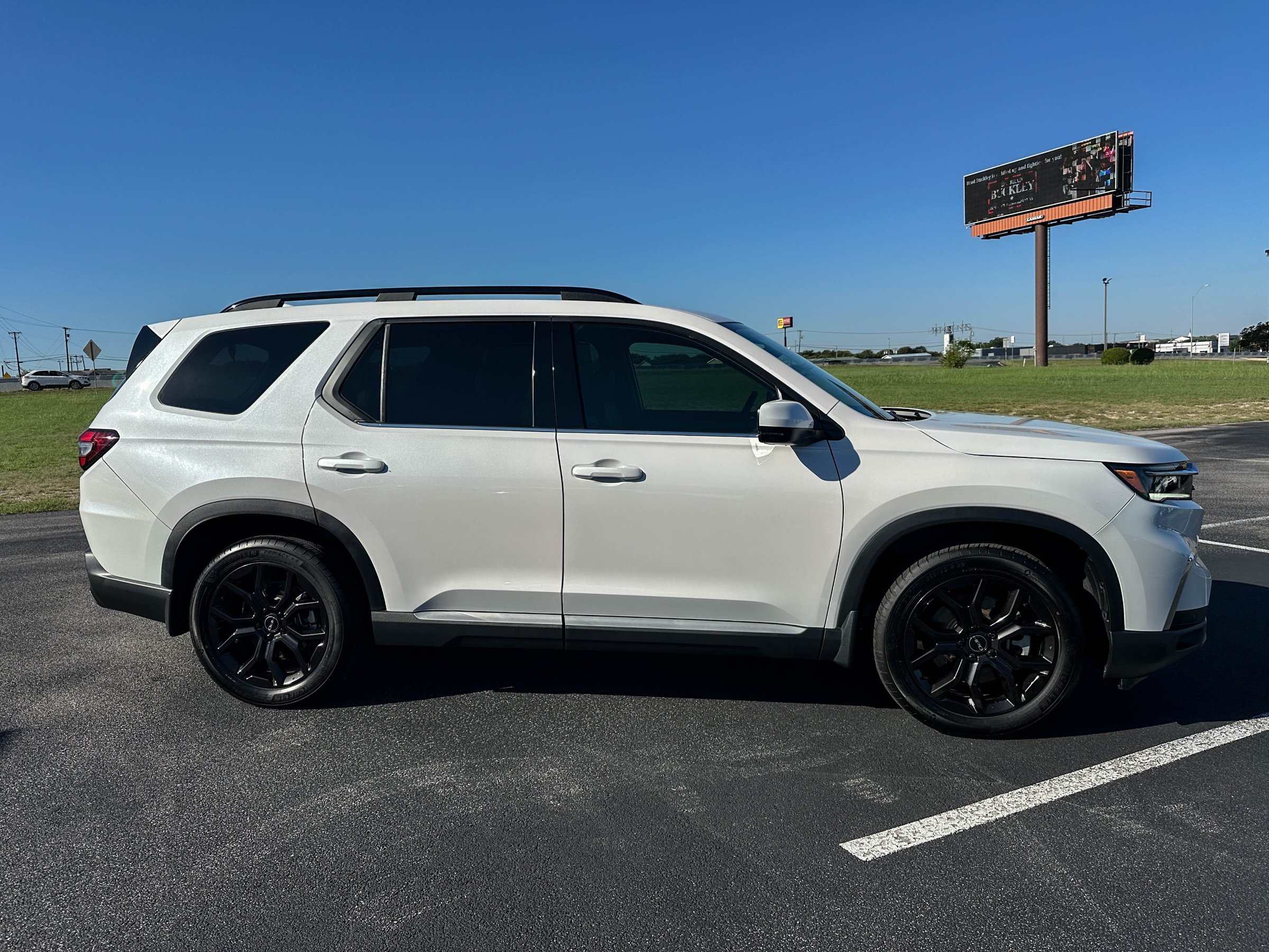 Used 2025 Honda Pilot Touring image 5